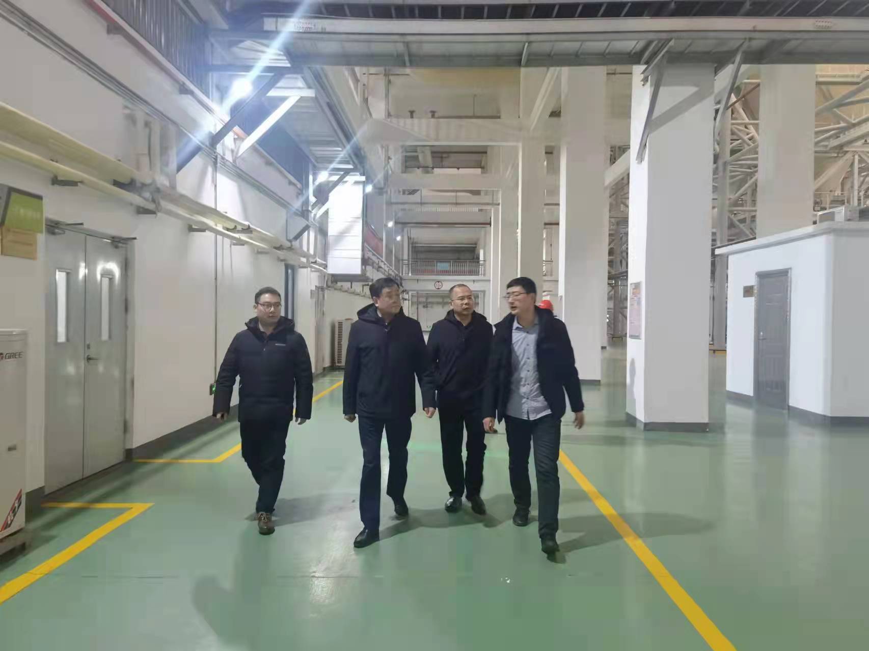 Lãnh đạo Tập đoàn dẫn đầu thăm hỏi nhân viên dự án bảo trì phát điện rác thải Black Mị Phong