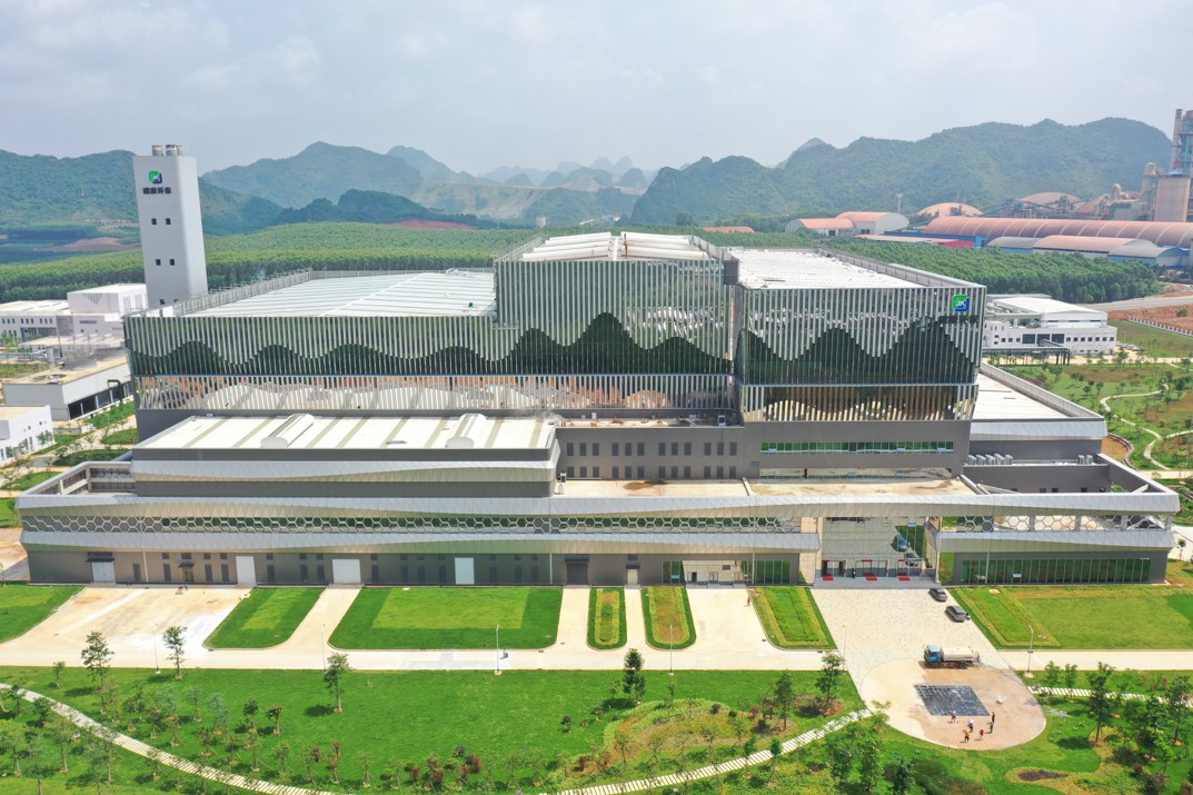 [Chiến thắng giải thưởng Công trình thép chất lượng cao năm 2023 cho dự án Công viên Kinh tế Xanh Song Định tại thành phố Hồ Chí Minh.]